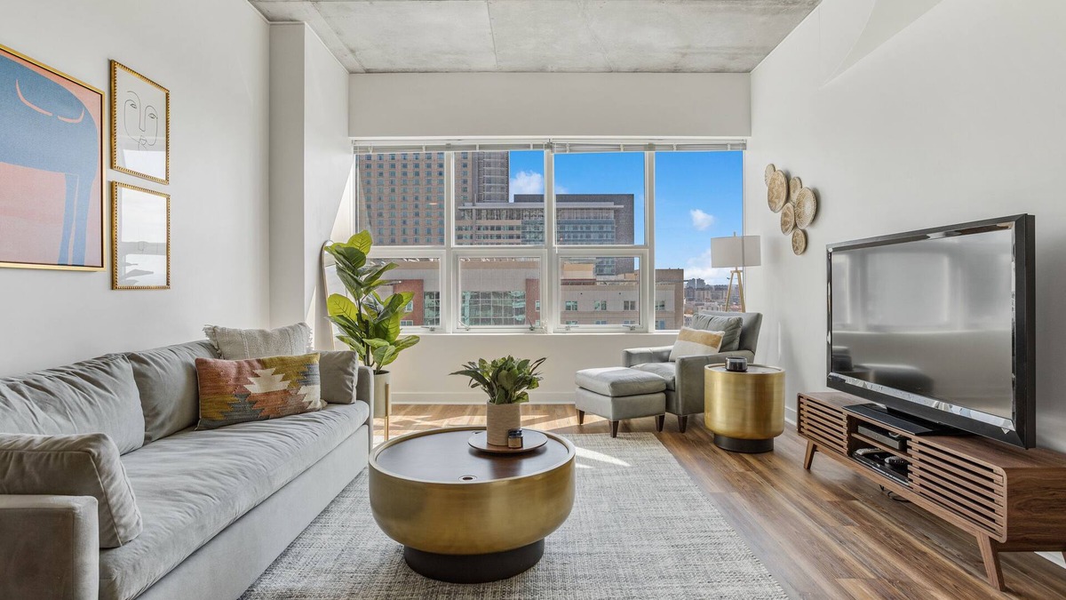 Downtown Denver Condo | Gorgeous 21st Floor Stunner