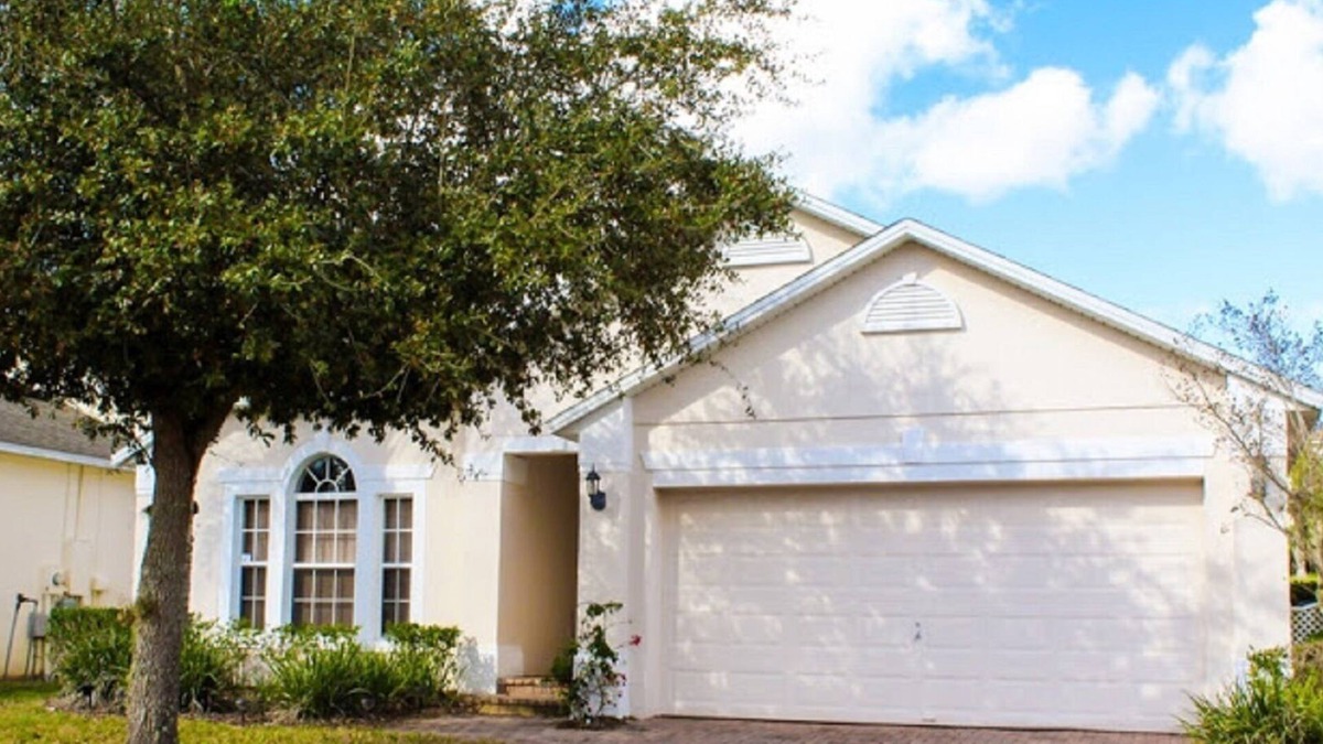 Highgate Park Villa | Gorgeous 3/2 Private Pool Home, Sleeps 7