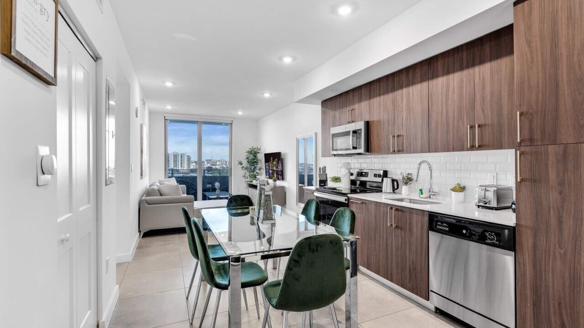 Overtown Apartment | Gorgeous 3-Bed Retreat Mins from Bayside + Parking