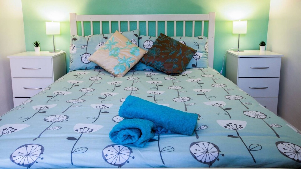 Reading City Centre Cottage | Gorgeous 3-Bedroom Cottage by the river in Reading