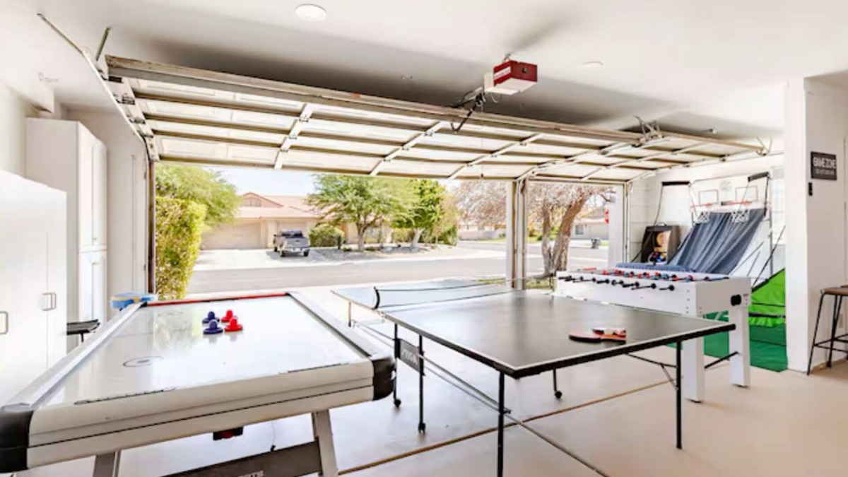 La Quinta House | Gorgeous 3-bedroom house with Pool & Spa in La Quinta also with Game room