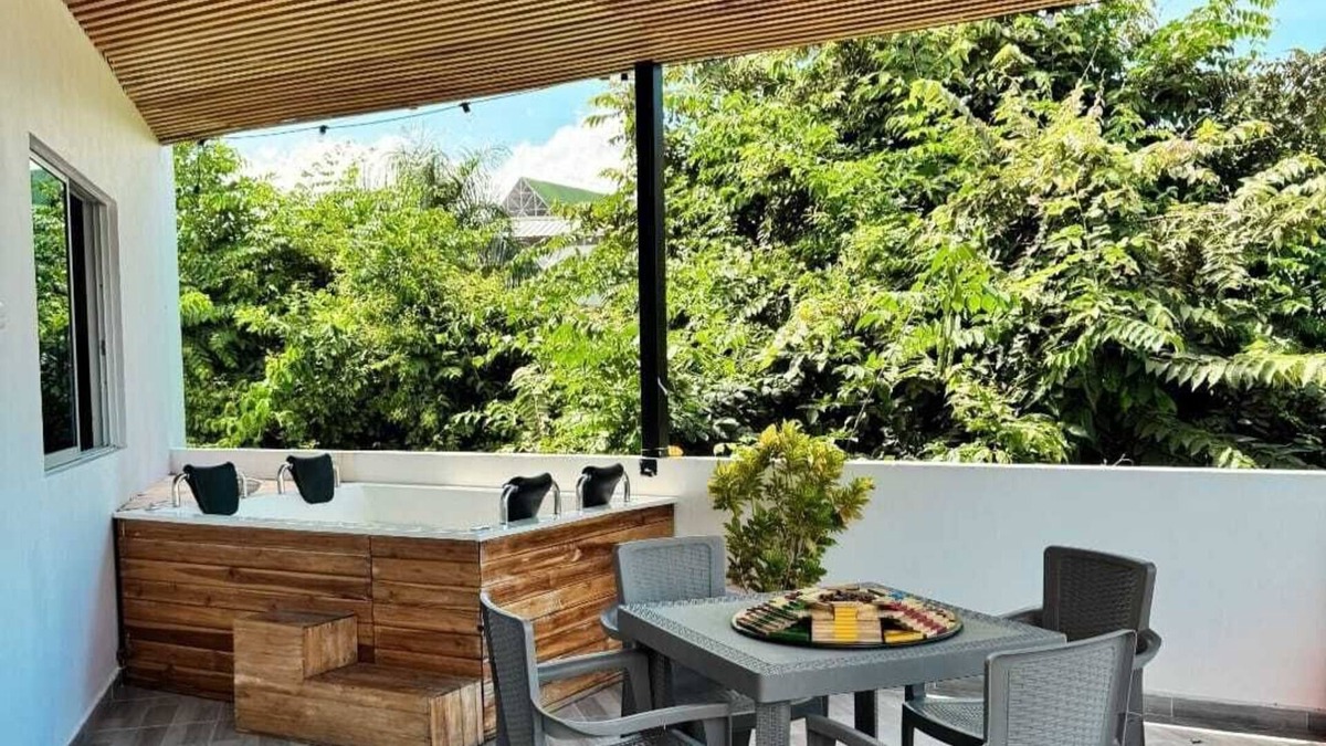 Anapoima Apartment | Gorgeous 3-bedroom penthouse + jacuzzi + pool, relaxing mountain view Anapoima