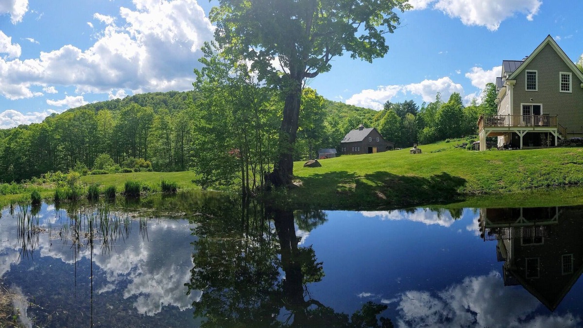 Corinth Cottage | Gorgeous 3-BR Song Sparrow Cottage. Gardens, trails, breathtaking foliage.