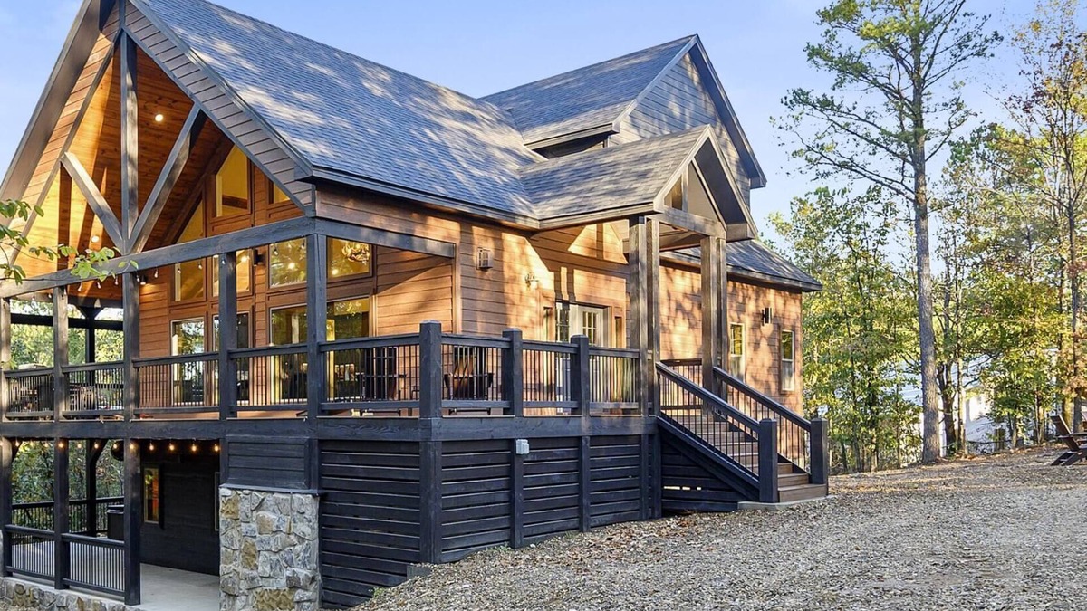 Broken Bow House | Gorgeous 3 story home, Inviting Bourbon Room, Poker table, Life-size chess, Pet Friendly
