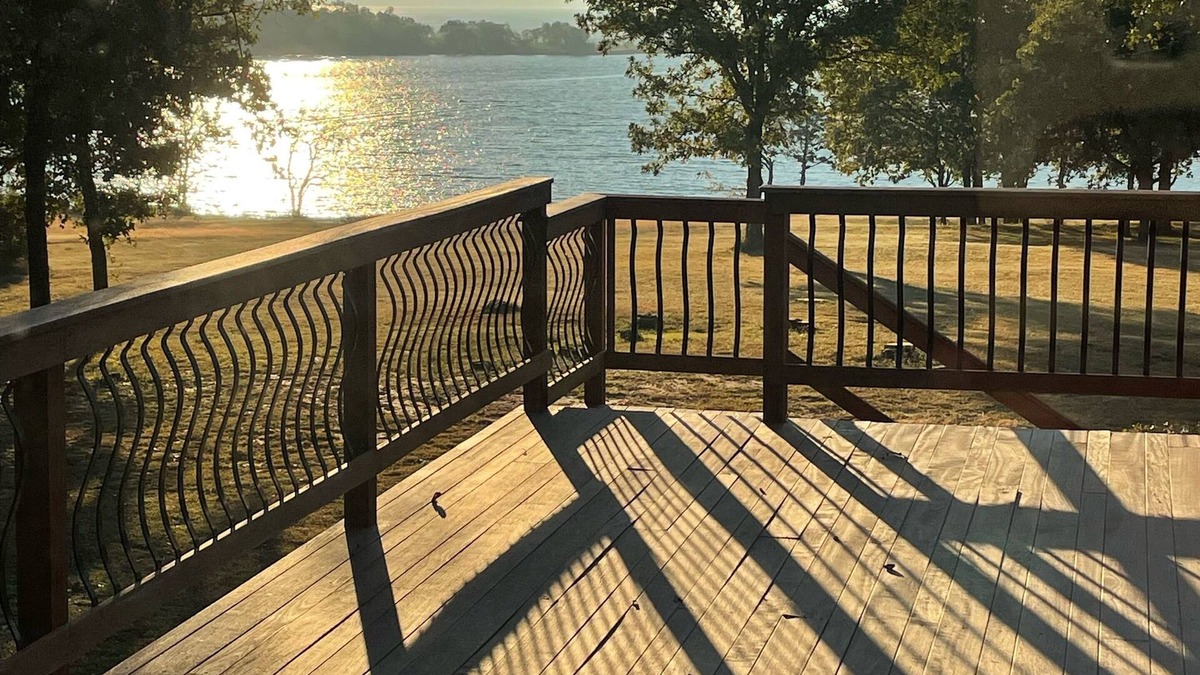 Kingston House | Gorgeous 3 story lake Texoma home on the water !