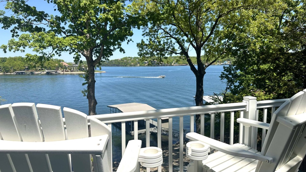 Shawnee Bend House | Gorgeous 3BR Lakefront Home - HOT TUB + Lake views