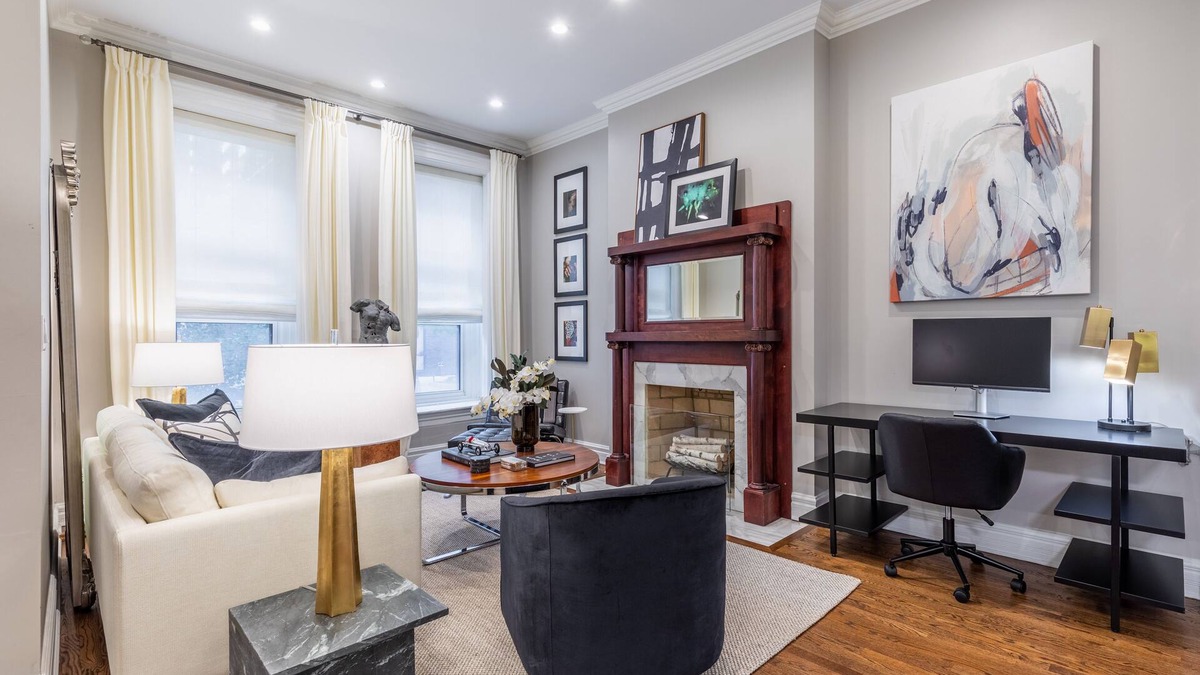 Near North Side Condo | Gorgeous 3BR River North Condo - Free Parking
