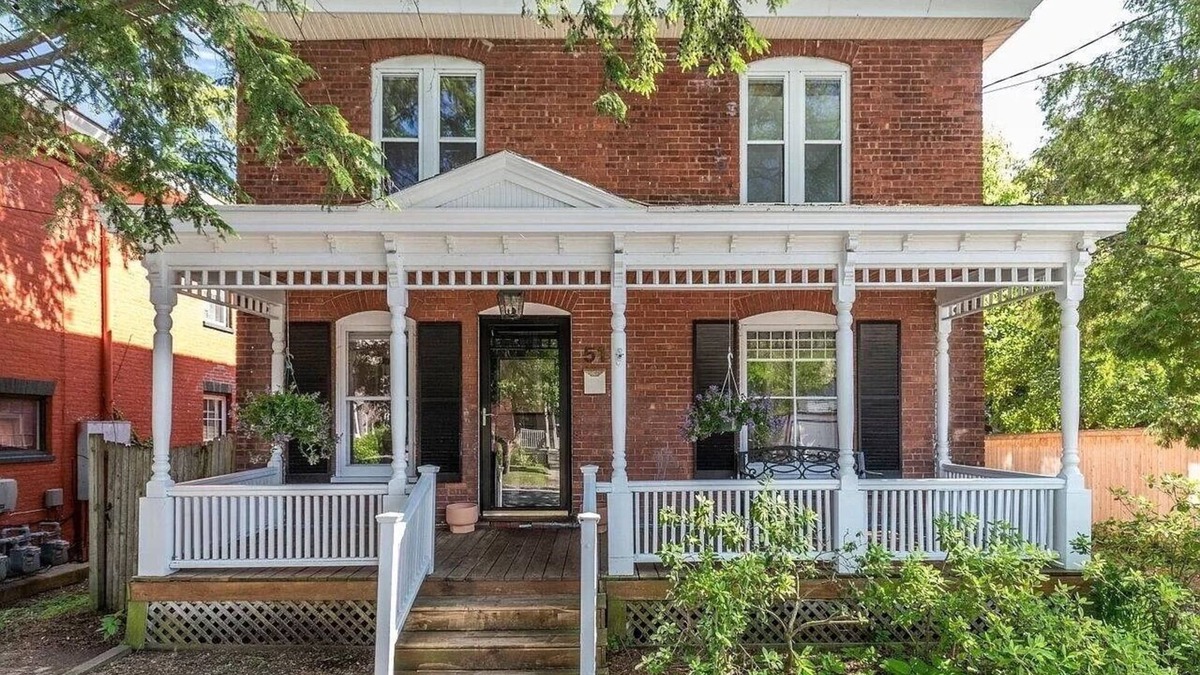 Old North End House | Gorgeous 4 bd - steps from Church St; Lake Champlain