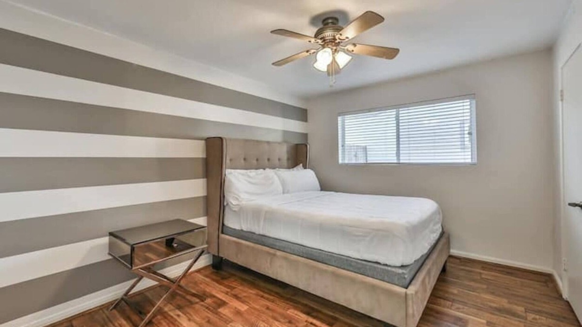 Briarforest House | Gorgeous 4 bedroom 2 bath home in center Houston