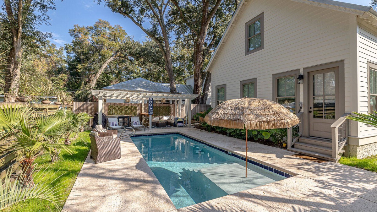 Saint Simons Heights House | Gorgeous 4 bed/3.5 bath Home with Private Pool