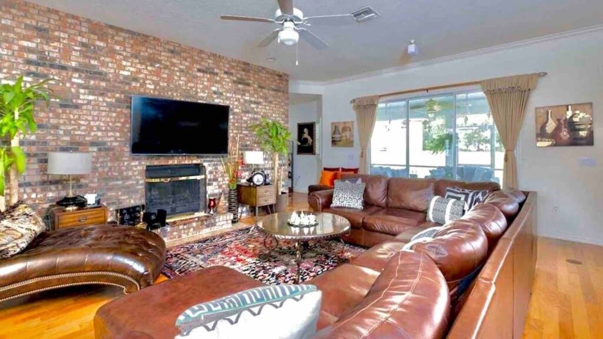 Alachua House | Gorgeous 4BR Home | University of Florida I Springs | Sleeps 15 - G01