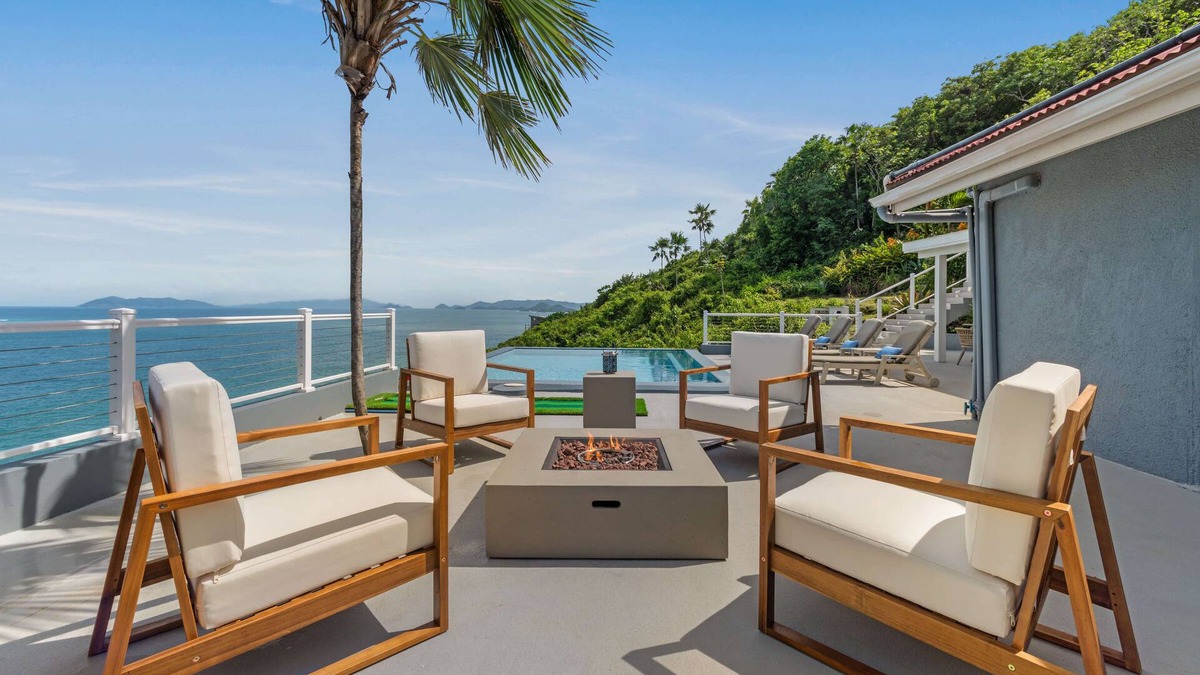 Peterborg Villa | Gorgeous 5-BDRM Villa Maxine- Located on Famous Peterborg- Pool- Oceanside