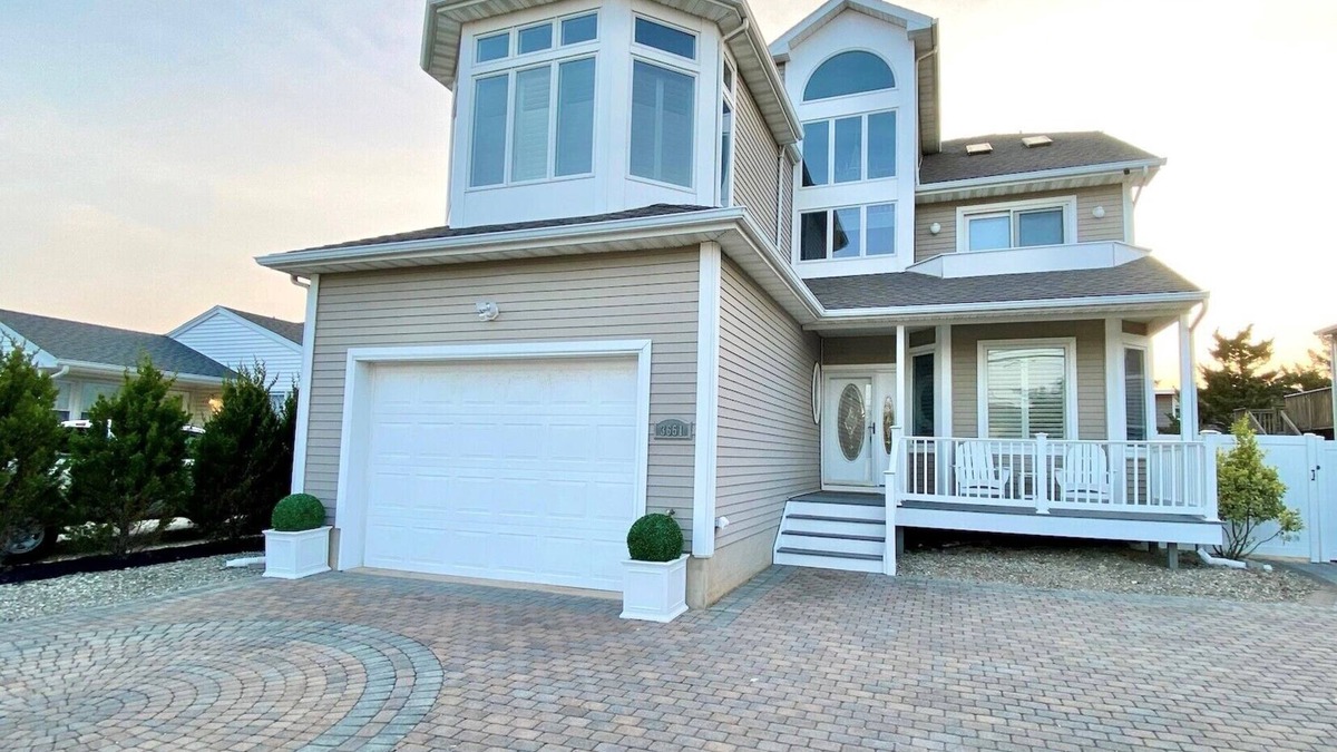Normandy Beach House | Gorgeous 5 bed, 4.5 bath just houses to the beach, sleeps 12! Amazing location!