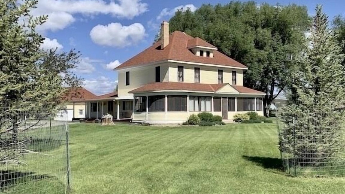 Meeker House | Gorgeous 5 Bedroom 4 Bath Home on the White River