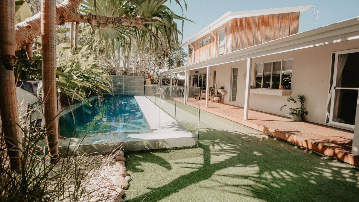 Marcoola House | Gorgeous 5 bedroom beach house. Dog/Kid Friendly.