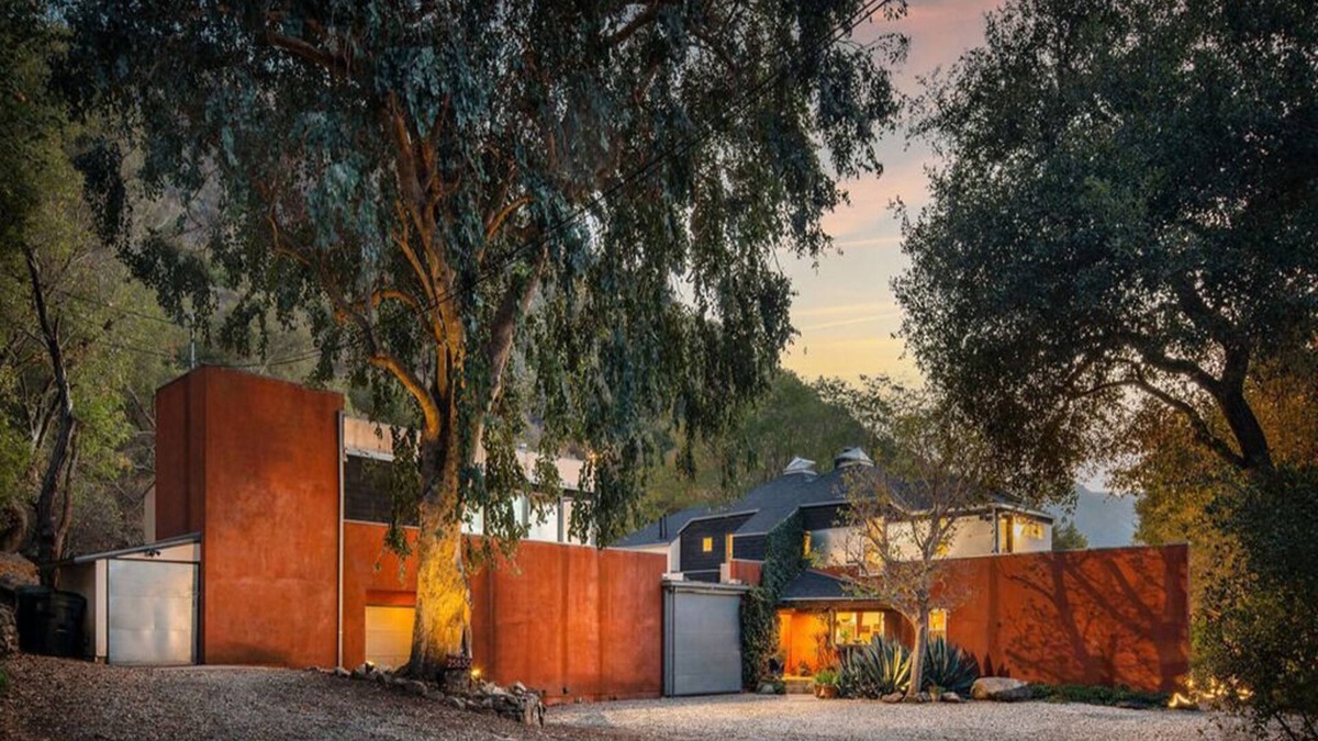 Calabasas House | Gorgeous 5-bedroom estate in Malibu Canyon with 2 private apartments, sleeps 13!