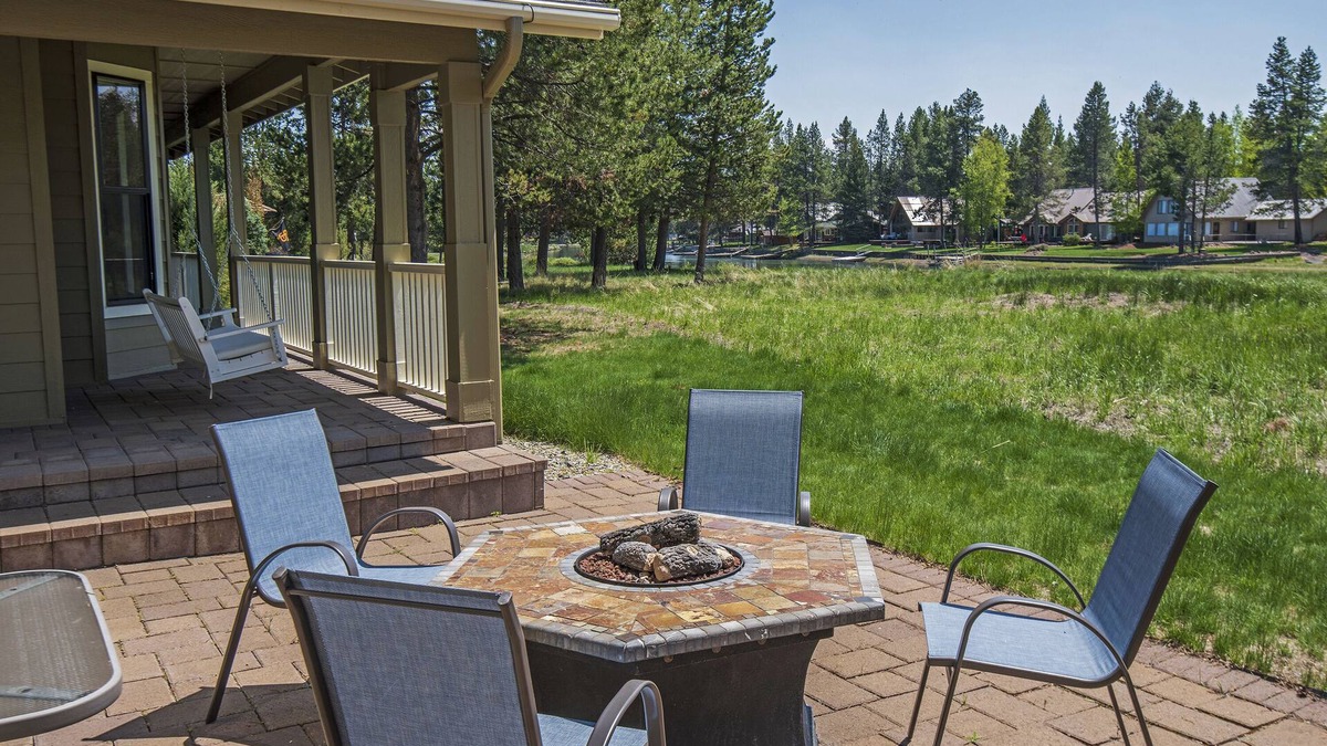 Three Rivers House | Gorgeous 5-Bedroom family friendly home with Hot Tub! Perfect for kids and pups!