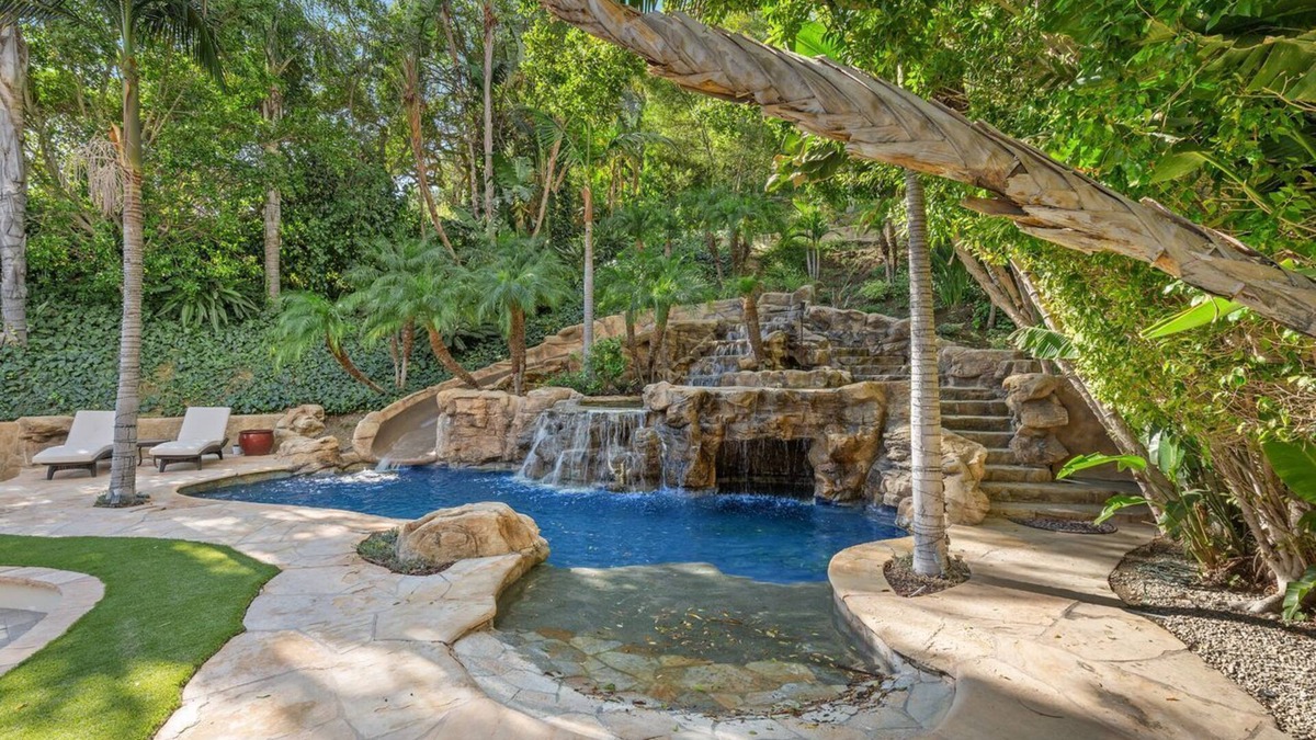 Los Angeles County Villa | Gorgeous 5 bedroom Tropical Home with Costa Rica Backyard