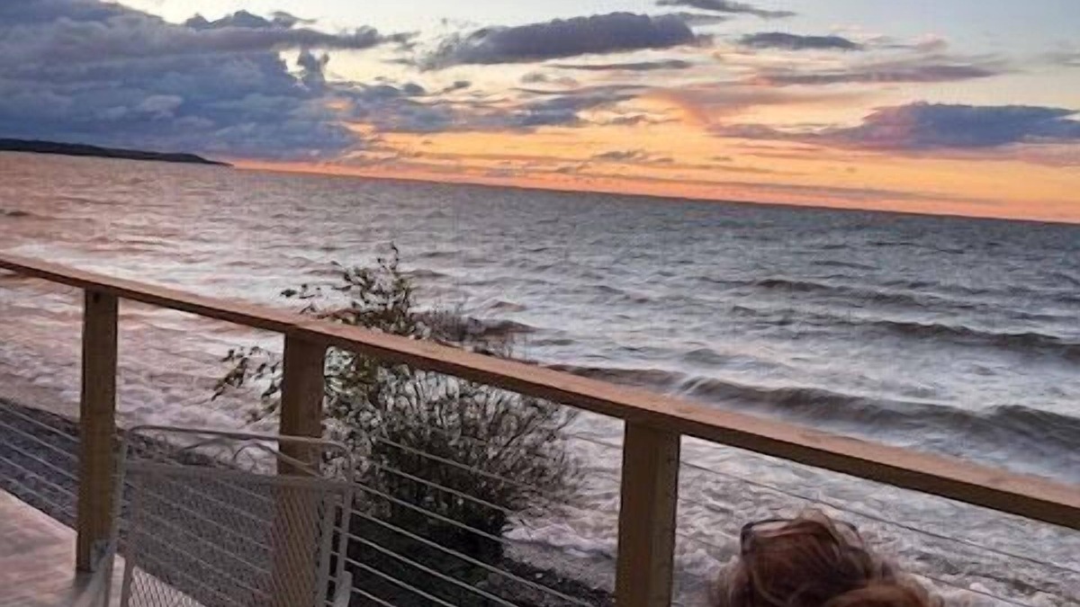Sodus Point House | Gorgeous 5 bedroom lakefront home with huge yard and 300ft of beachfront