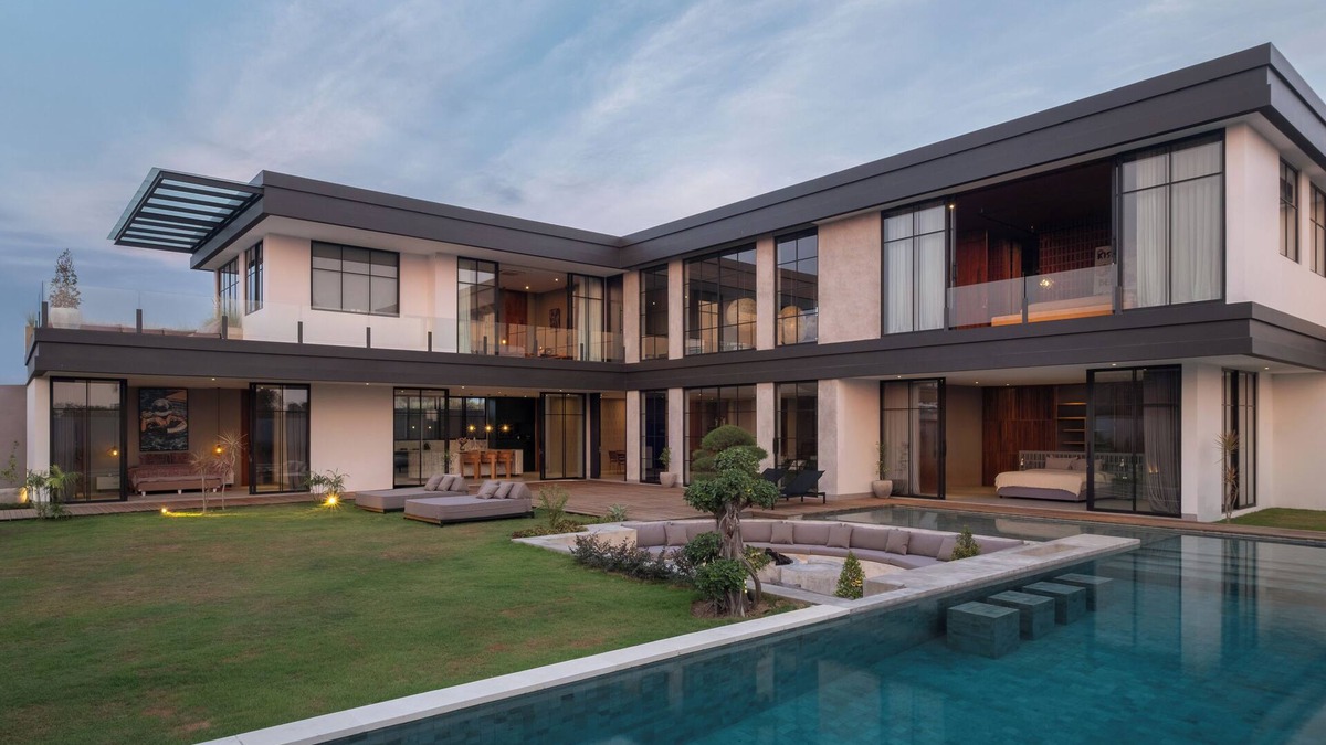 Umalas House | Gorgeous 5-bedroom villa in enchanting Bali with WiFi, AC, Huge Pool and garden