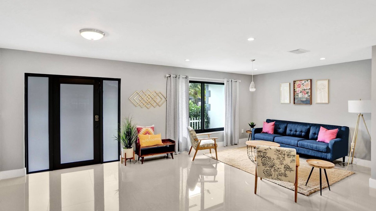 North Miami Beach House | Gorgeous 5BR Villa +Heated Pool!