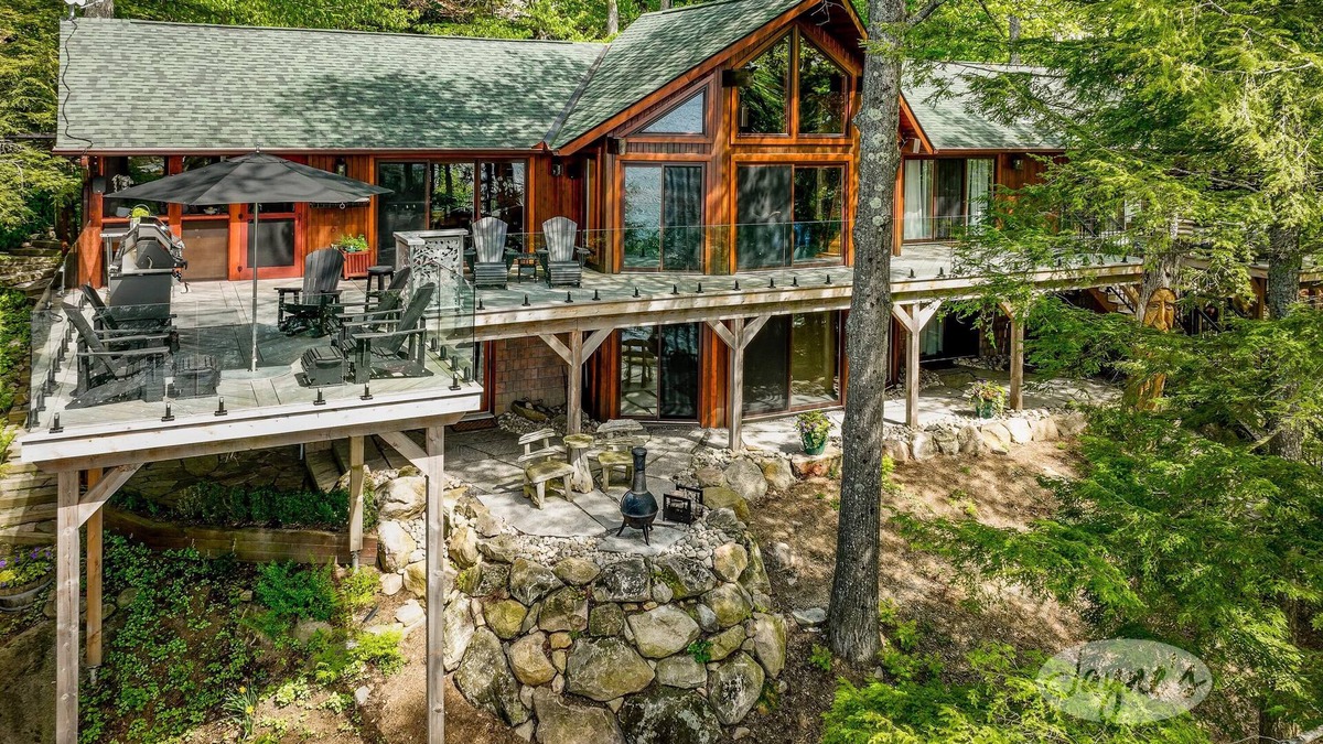 Port Carling Cottage | Gorgeous 6 bed 3 bath cottage on Lake Muskoka! West Exposure! Beach! Hot Tub!