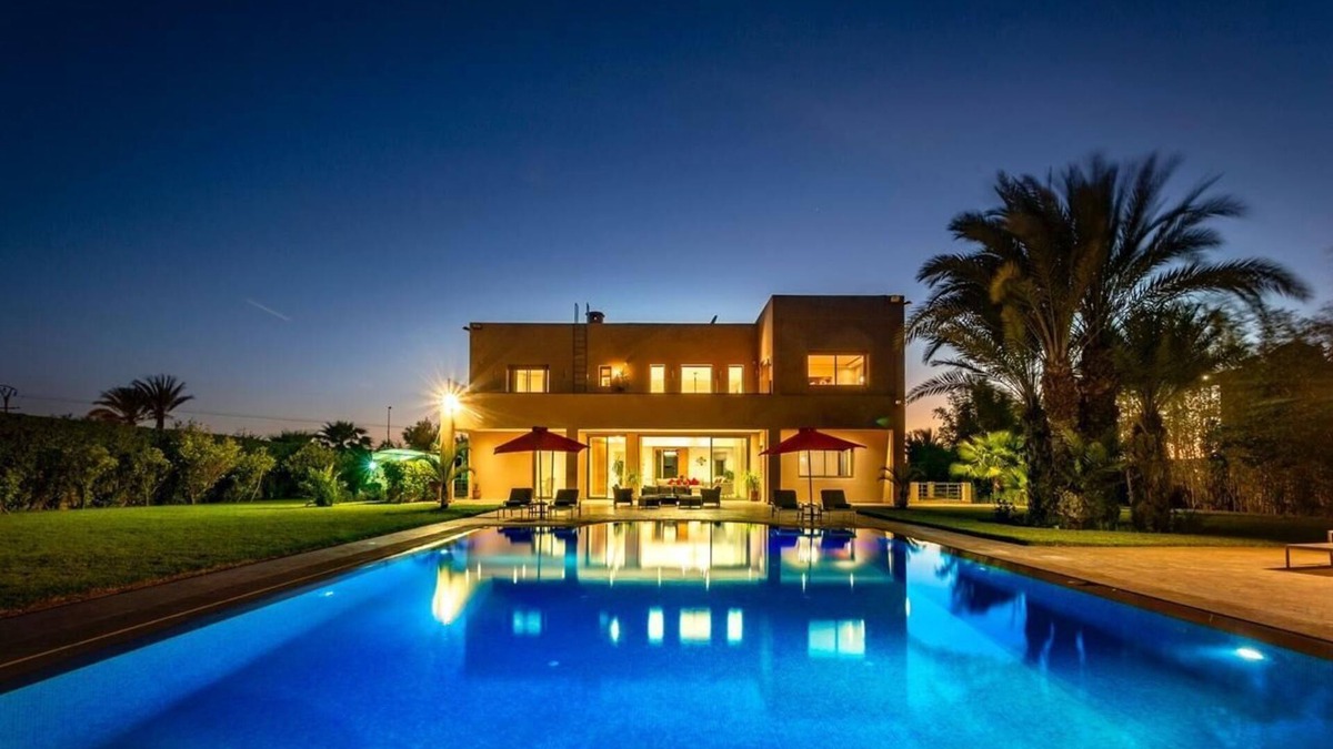 Annakhil Villa | Gorgeous 6 rooms villa : Spacious green space with a huge pool