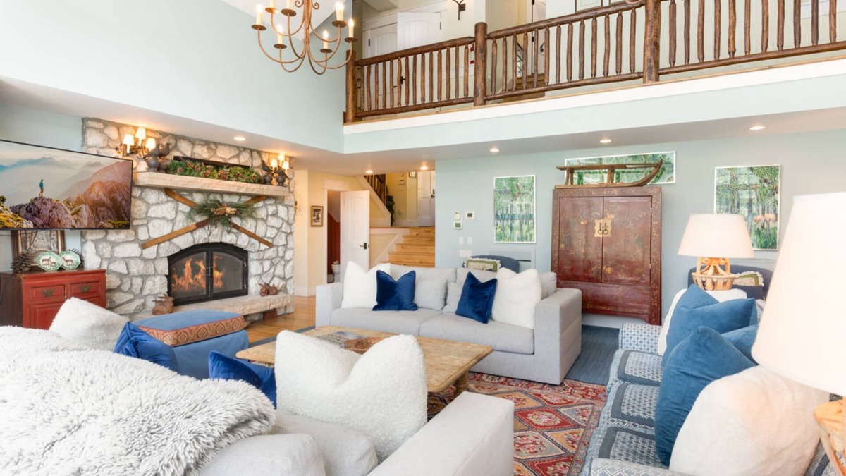 Vail House | Gorgeous 6BR Home with Private Hot Tub, Chef's Kitchen & Amazing Views