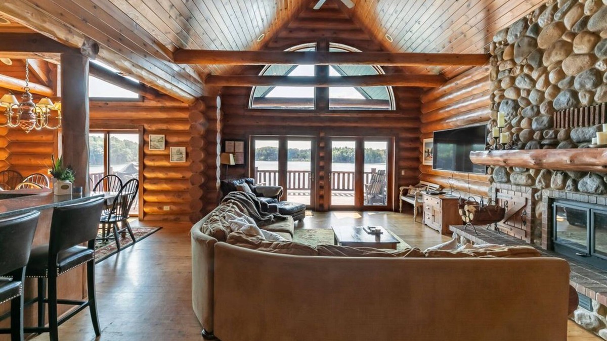 Wautoma Cabin | Gorgeous 7 bdrm loglodge fireplaces sauna hottub sleeps 24 great view pier boats