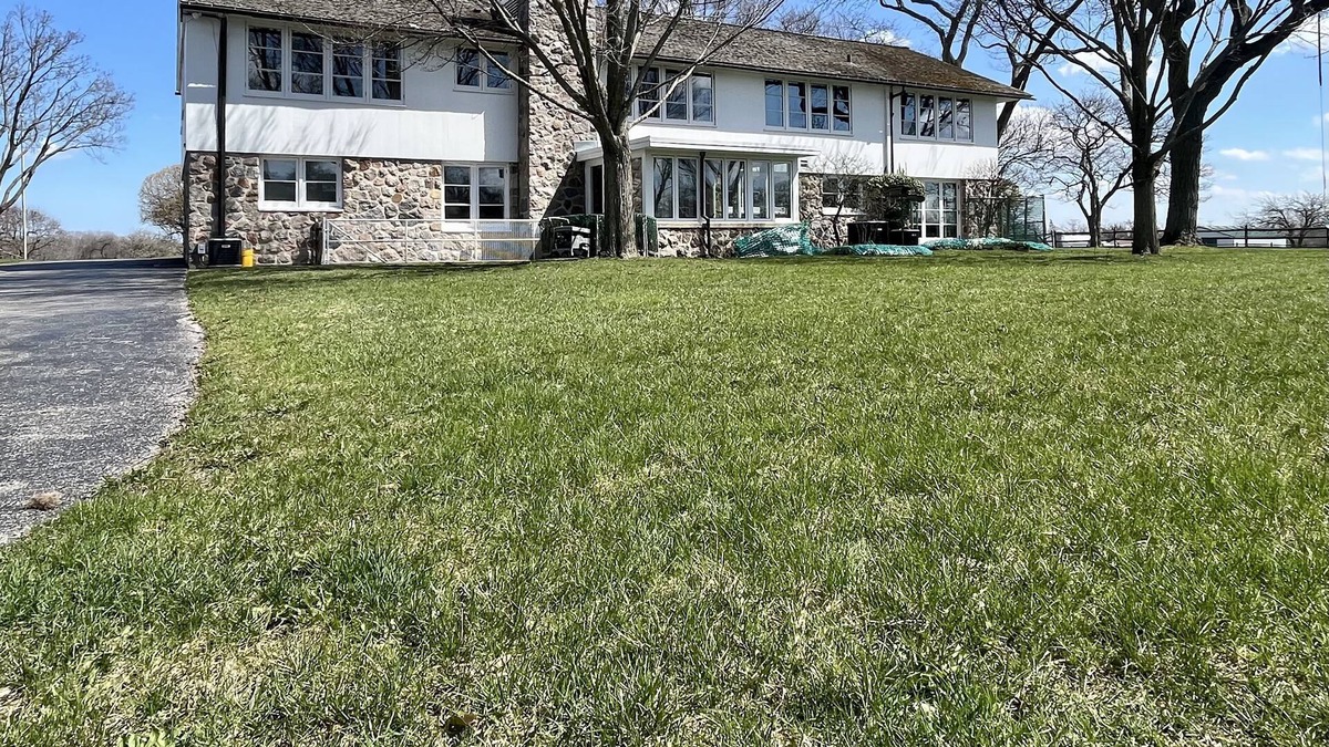 Russell House | GORGEOUS 84 ACRE, 8 BEDROOM, 7 BATHROOM ESTATE WITH PRIVATE POOL!