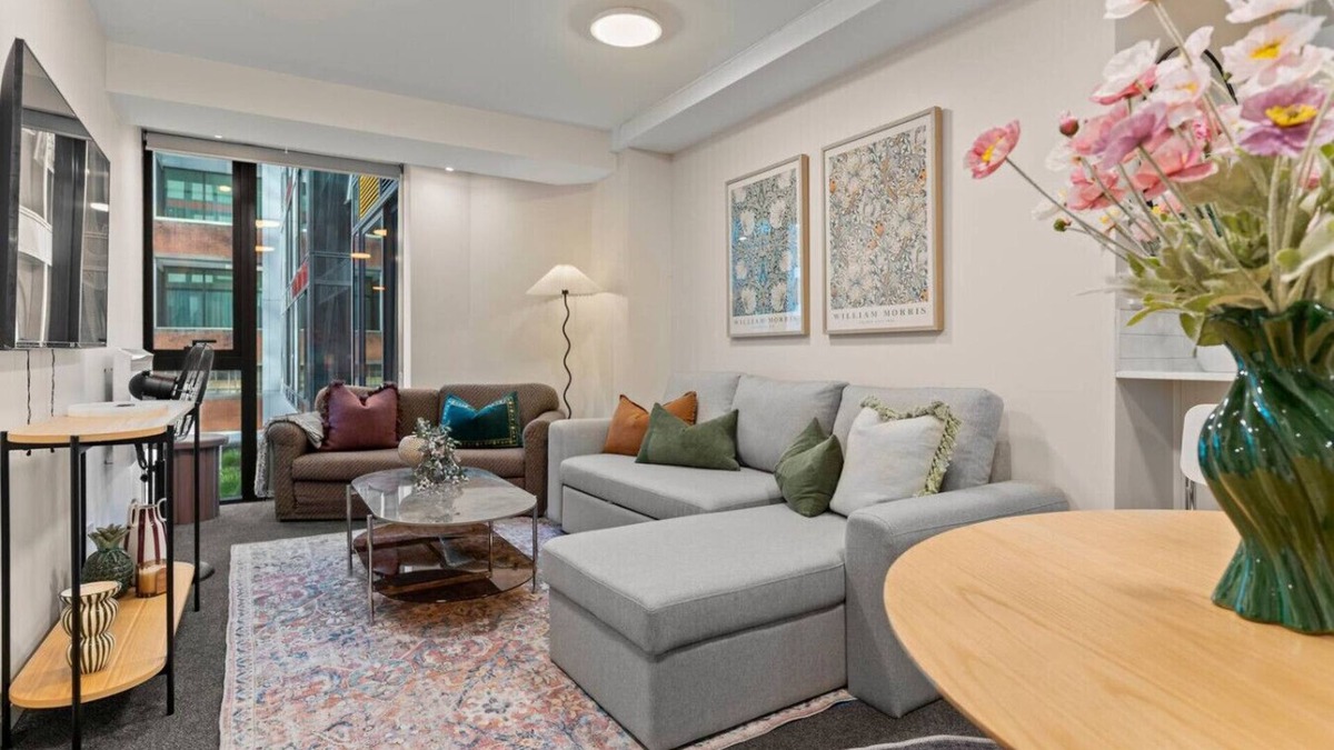 Auckland Central Business District Apartment | Gorgeous Abode With Pool and Parking near SkyTower