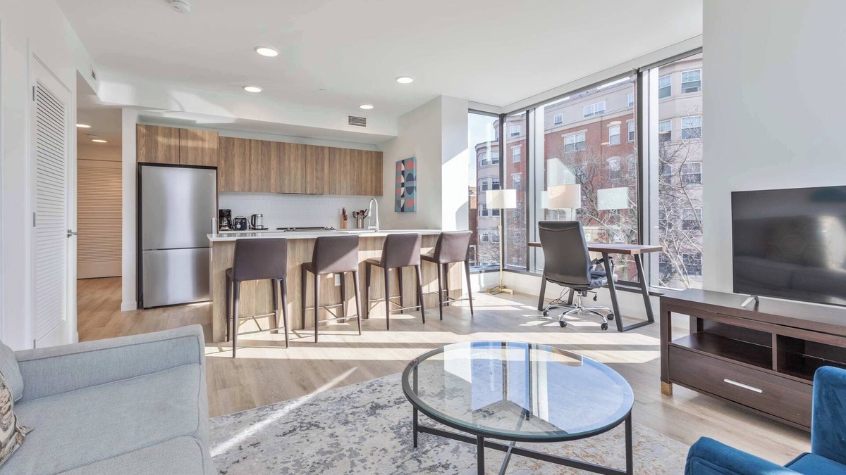 West Fens Apartment | Gorgeous Apt with Kitchen