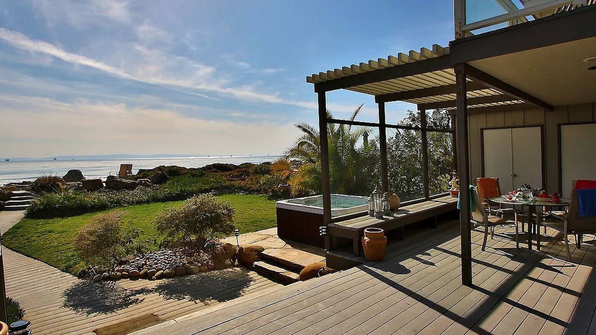 Carpinteria House | Gorgeous Beach House in a Private Cove
