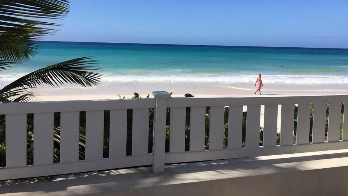 Gall Hill Villa | Gorgeous Beachfront Villa