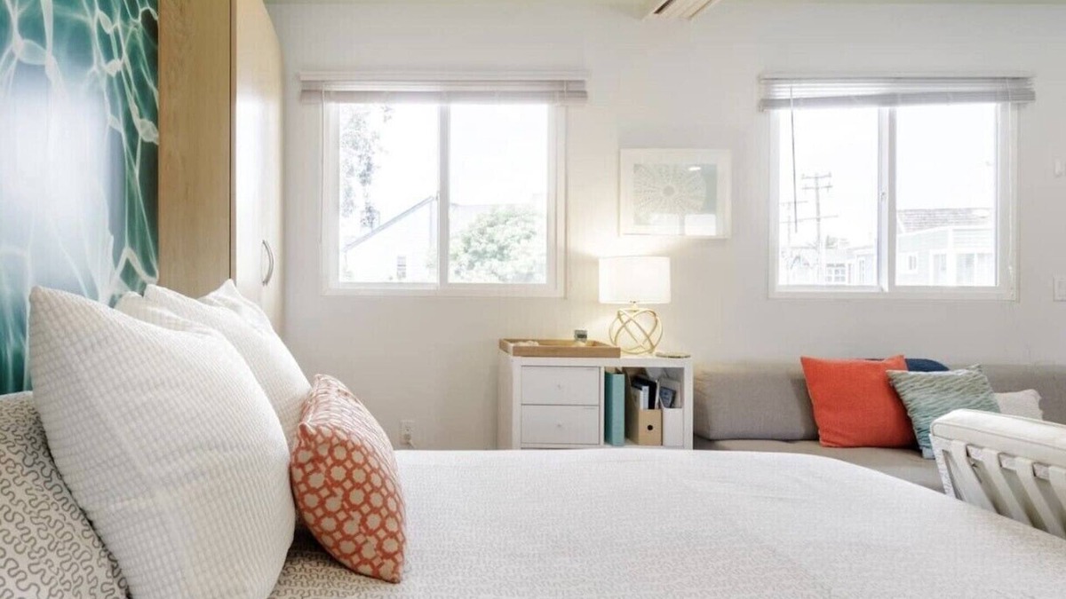 South Mission Beach Condo | Gorgeous Boardwalk Getaway AC, parking