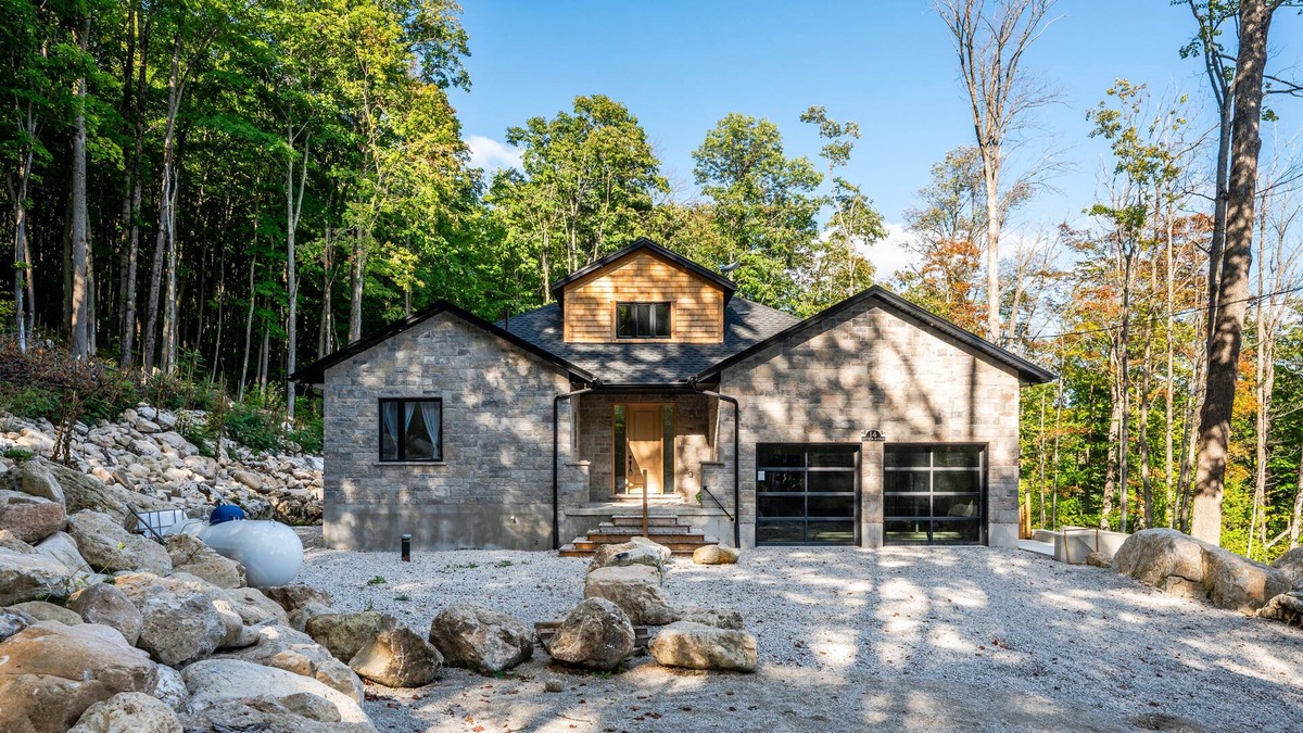 South Bruce Peninsula Cabin | Gorgeous Cliffside Retreat, Mallory Beach