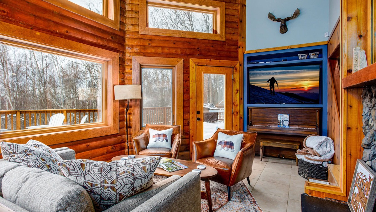 Anchorage House | Gorgeous cabin home with private hot tub, private washer/dryer, & gas fireplace