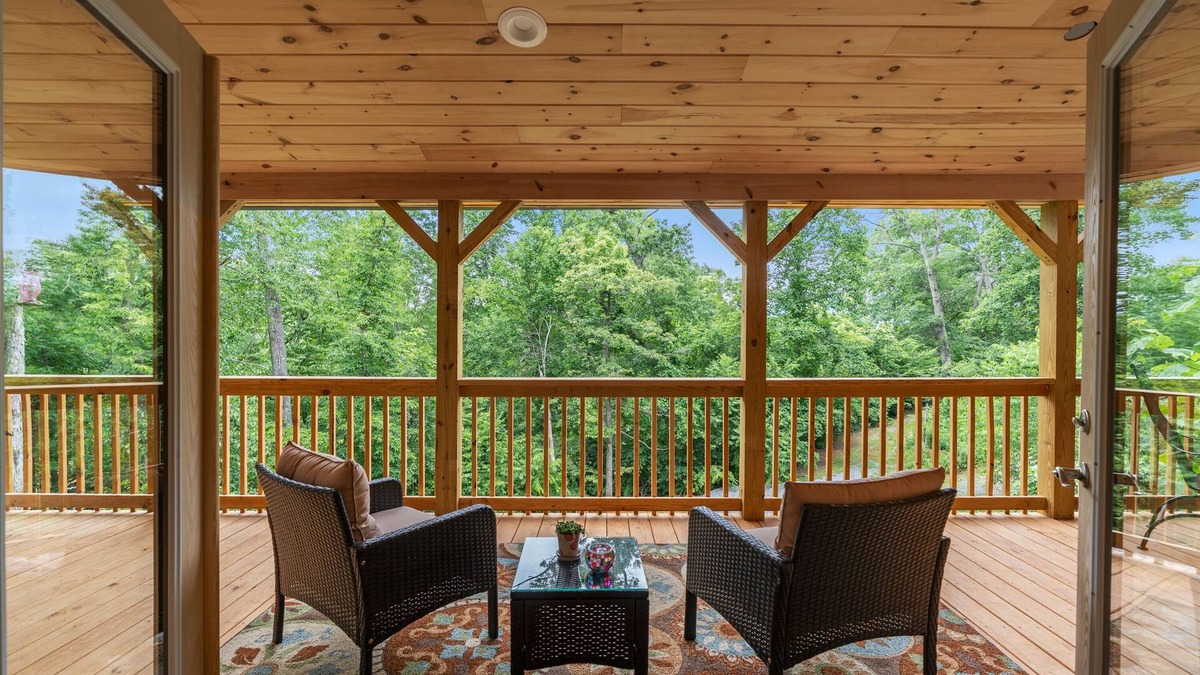Swannanoa Cabin | Gorgeous CABIN! Huge Deck, Mountain Views,12 min to Dwtn AVL!
