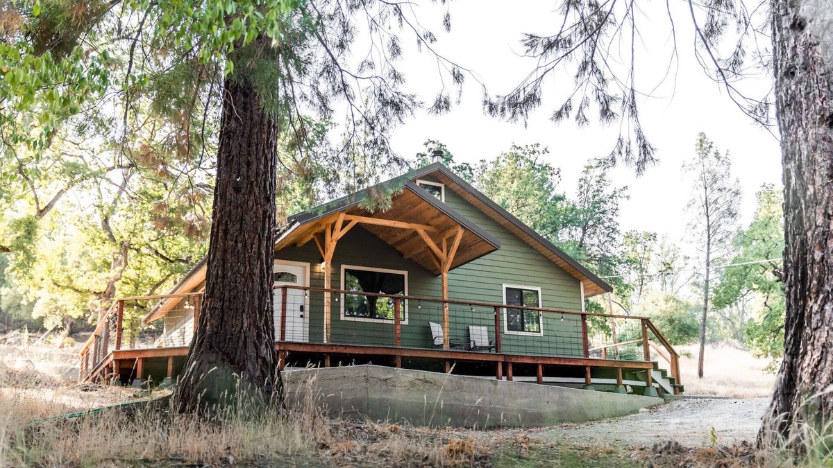 North Fork Cabin | Gorgeous Cabin On 1.2 Acres Near Yosemite & Lakes