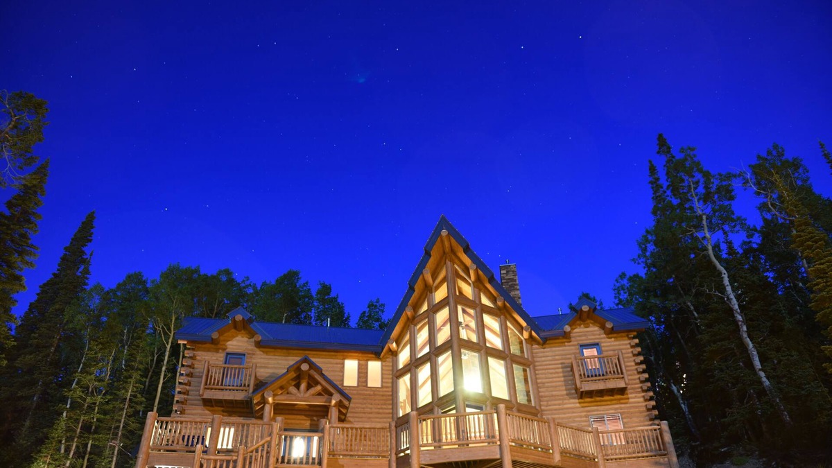 Brian Head Cabin | Gorgeous Cabin! Sleeps 14-18, Perfect For Large Families!