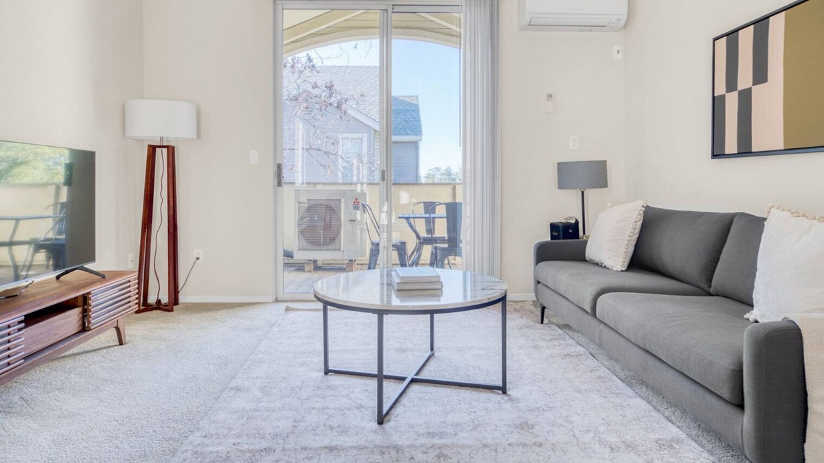 Downtown Apartment | Gorgeous Campbell 2BR w/ Pool, Gym & W/D, near eBay & WF, by Blueground