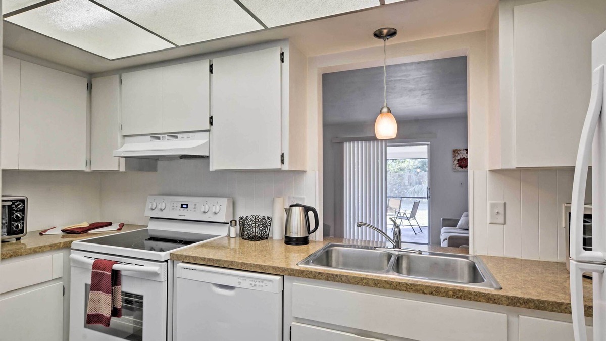 Yacht Club Cottage | Gorgeous Cape Coral Duplex Home w/Modern Interior