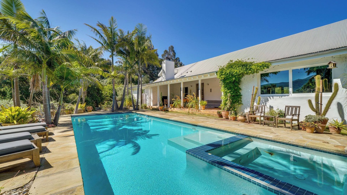 Carpinteria House | Gorgeous Carpinteria Home: Pool, Spa, Fireplaces!