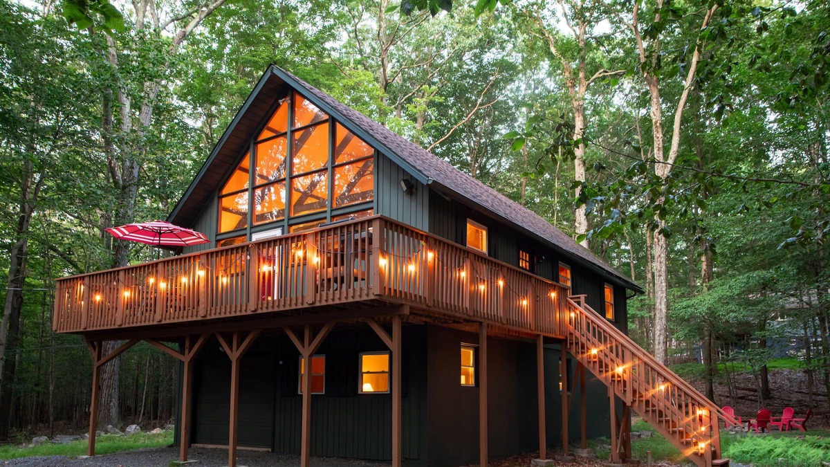 Locust Lake Village Ski Chalet | Gorgeous Chalet in the Poconos with Hot Tub, Fire Pit and BBQ!