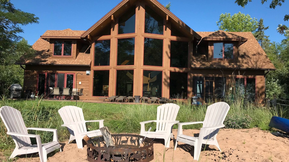 Washburn House | Gorgeous Chalet on Lake Superior - Snowmobile/ATV Trails 100 yds from the Door!