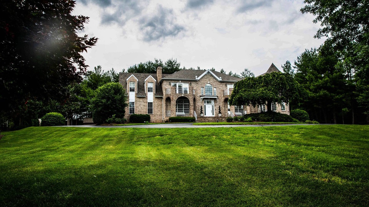 Lincolnia House | Gorgeous Chateau/House on 1.5 acres - in Annandale Center/mins to Washington DC