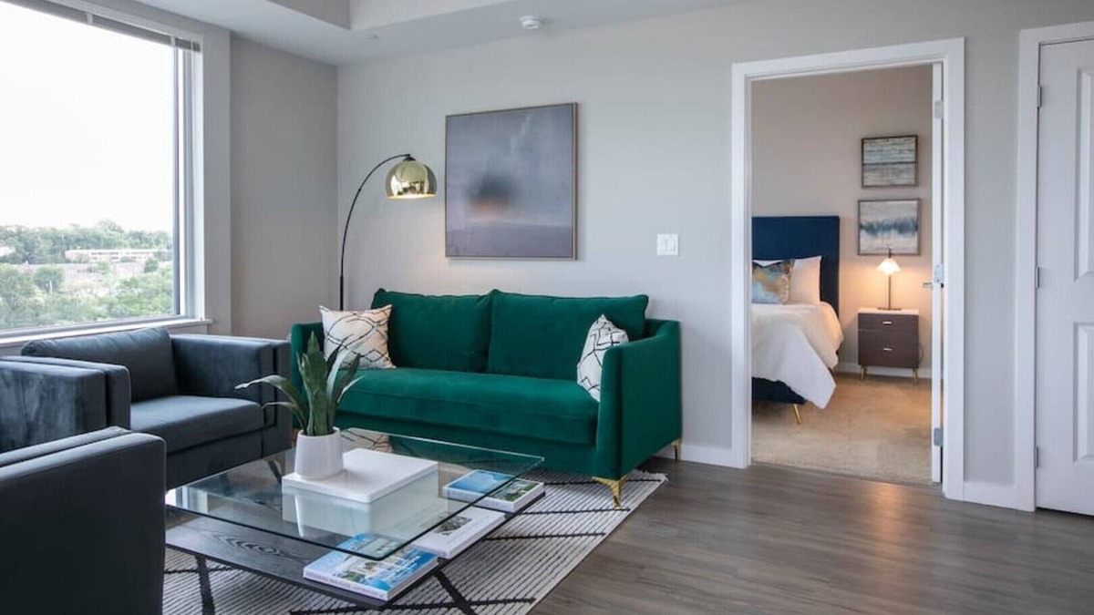 Jefferson Manor House | ⚜Gorgeous + Chic 2-Bdrm Apt⚜King Bed ♕FreeParking♕