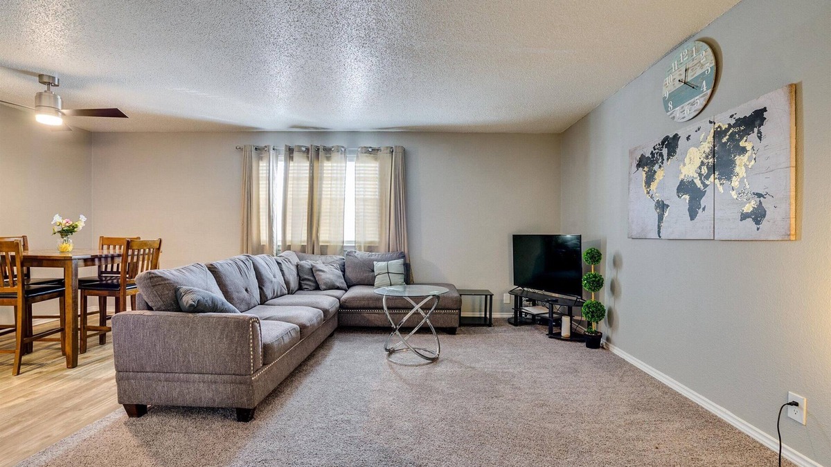 Central Arlington Apartment | Gorgeous & Clean | Parking | Pool near the AT&T Stadium
