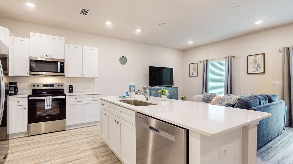 Gulf Breeze House | Gorgeous coastal home with plenty of space and close to everything