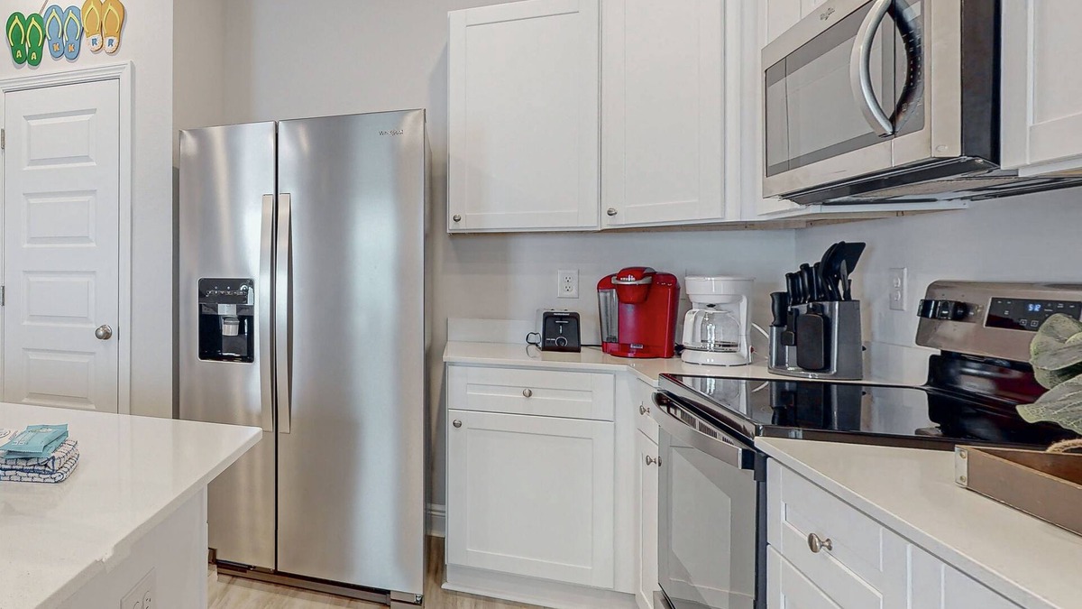 Gulf Breeze House | Gorgeous coastal townhome with plenty of space and outdoor space